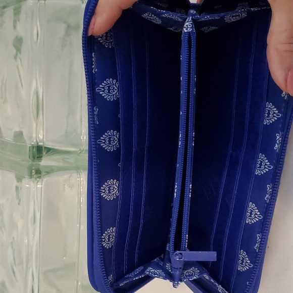 EUC Vera Bradley Retired "2018 Romantic Paisley" Wallet/Clutch - Picture 5 of 5